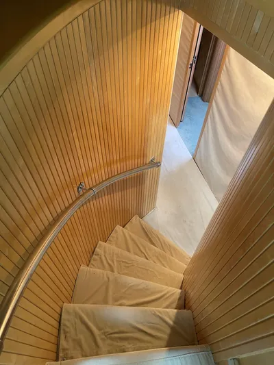 Reel Texas Yacht Photos Pics 1998 Hatteras 65 Sport Fish Companionway