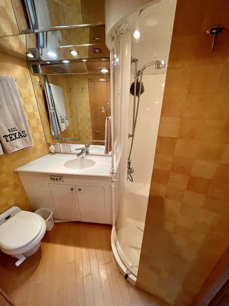 1998 Hatteras 65 Sport Fish