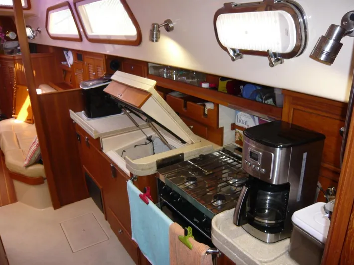 Delphi Yacht Photos Pics 