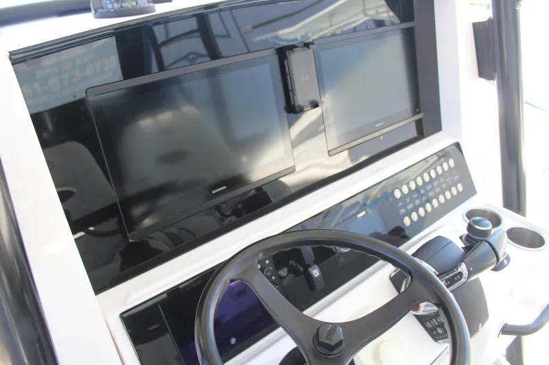  Yacht Photos Pics Helm Station Electronics