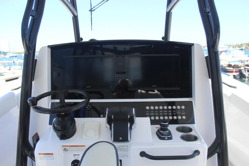  Yacht Photos Pics Helm Station