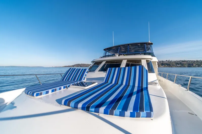 Sumo Yacht Photos Pics 1991 Tollycraft 57 Pilothouse Motor Yacht with striped deck chairs on open water.
