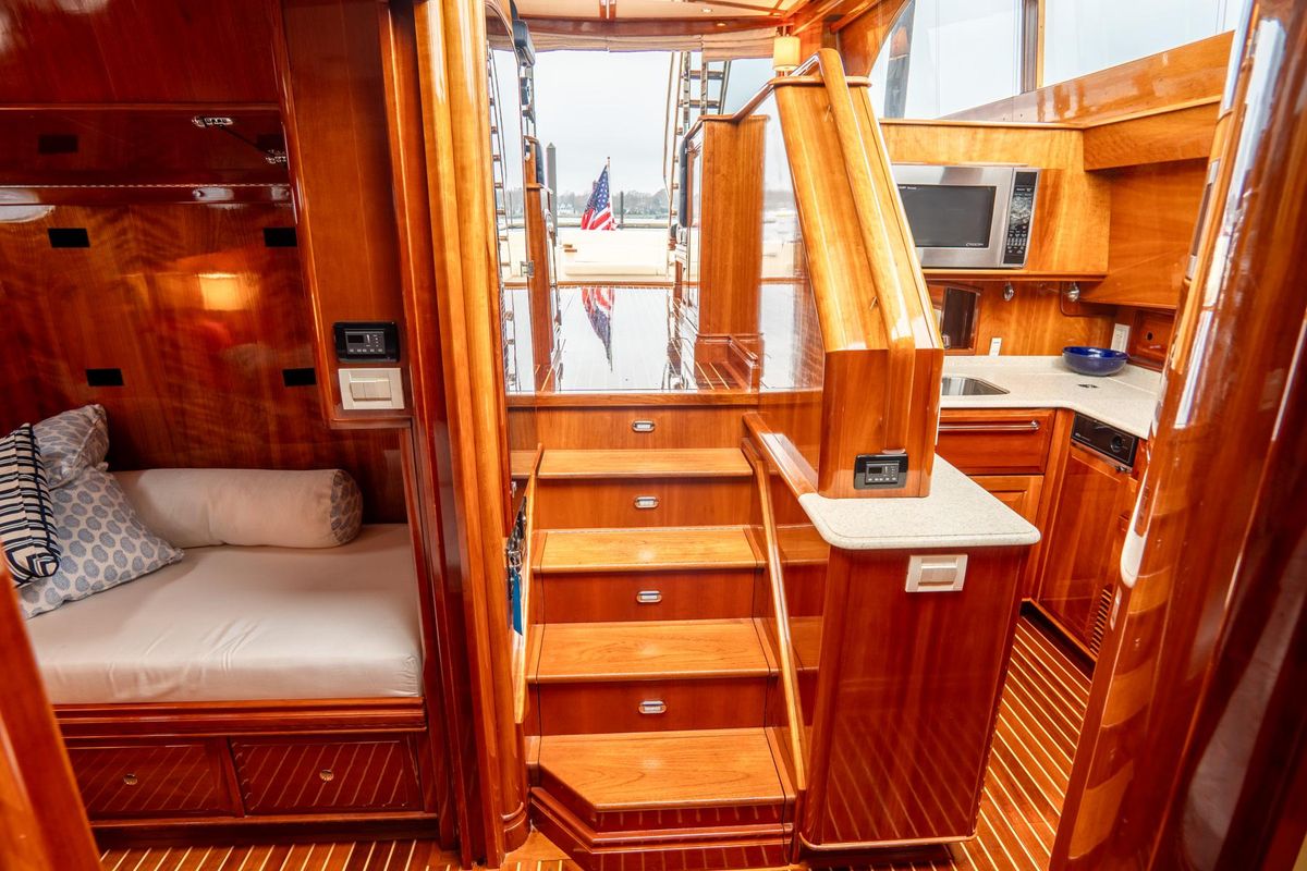 2006 Hinckley 55 