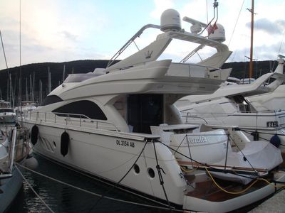 Yacht