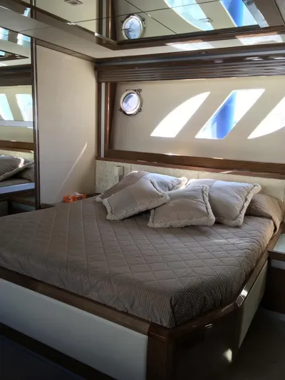  Yacht Photos Pics MASTER  CABIN