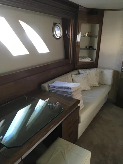  Yacht Photos Pics MASTER CABIN