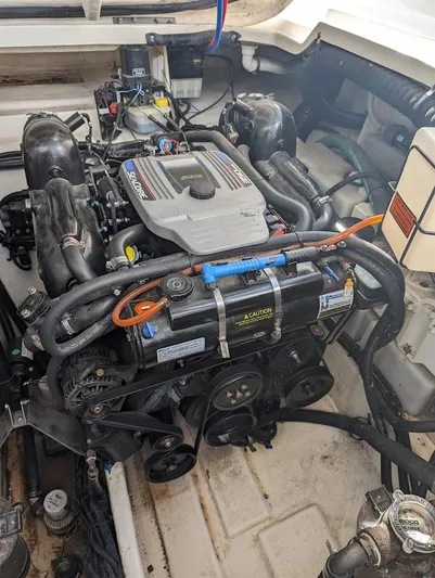 So Lucky Yacht Photos Pics Engine compartment of a 2015 Sea Ray 330 Sundancer boat.