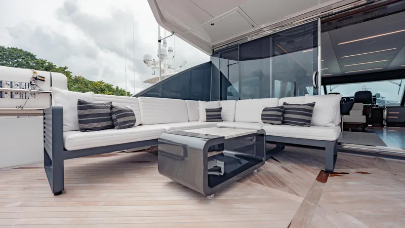 Pinch Me Yacht Photos Pics Luxurious outdoor seating on 2021 Ocean Alexander 28R yacht deck.