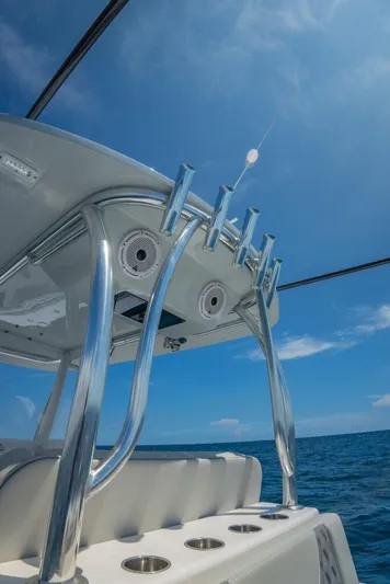  Yacht Photos Pics 2026 Front Runner 33 Center Console boat, featuring sleek design and rod holders, under a clear blue sky.