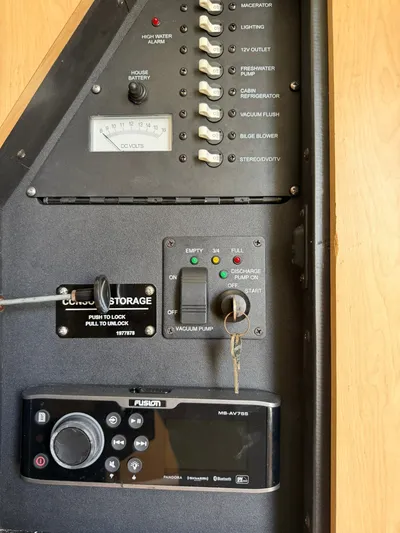 Fish Club Yacht Photos Pics 