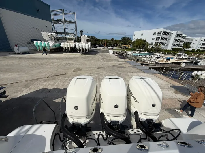 Fish Club Yacht Photos Pics 