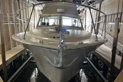 Chris-Craft commander sport cruiser fly bridge