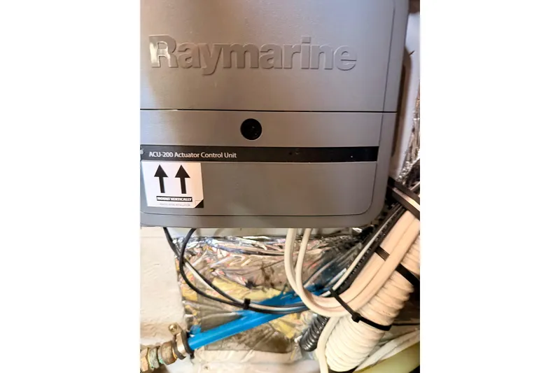  Yacht Photos Pics Raymarine ACU-200 actuator control unit on 2003 Meridian 341 Sedan boat.