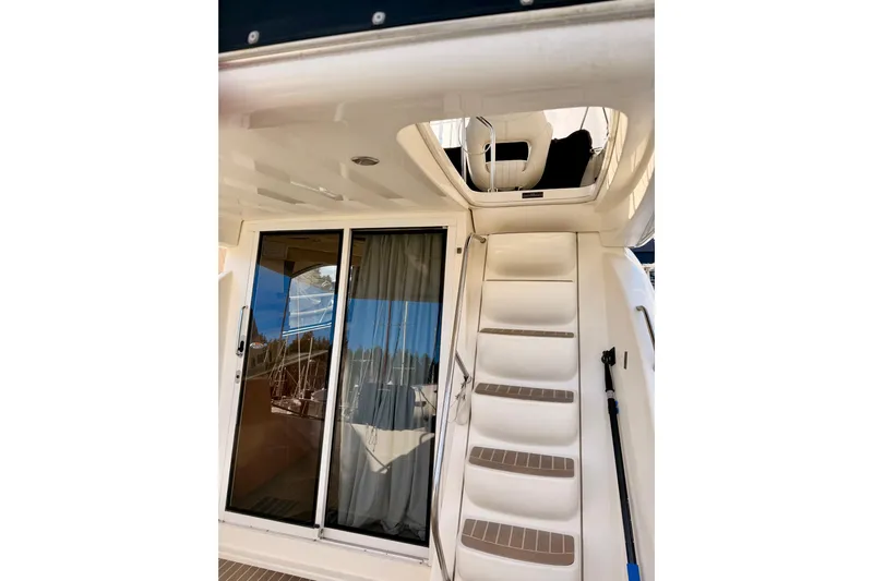  Yacht Photos Pics 2003 Meridian 341 Sedan yacht with stairs and sliding glass door.