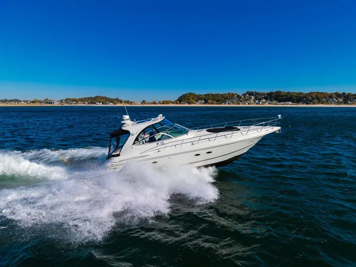 Escape Yacht Photos Pics 2005 Cruisers Yachts 440 Express speeding on open water under clear blue sky.
