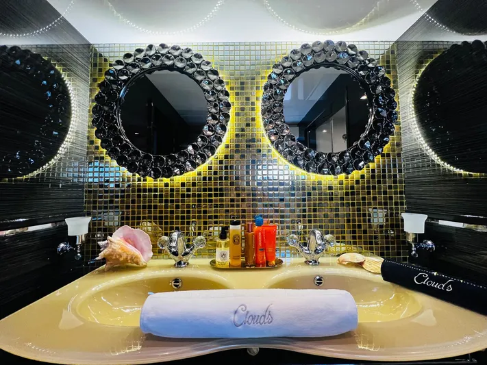 Clouds Yacht Photos Pics Exclusive Yachten Sunreef Yachts Power Katamaran