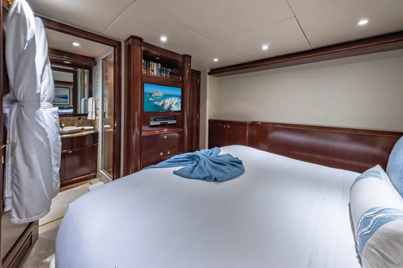 Starship Yacht Photos Pics Luxurious 1988 Van Mill Custom yacht bedroom with elegant wood paneling and modern amenities.