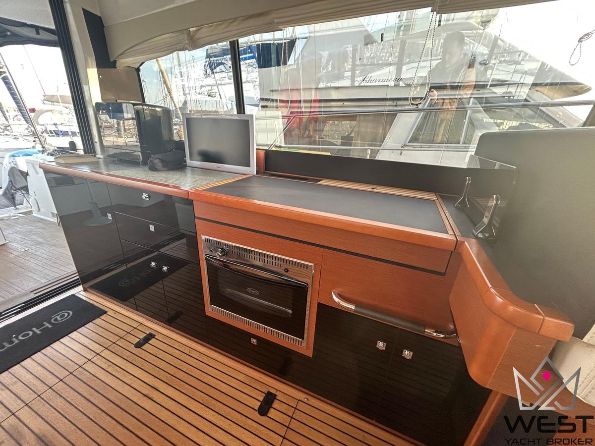 2013 Jeanneau 45 