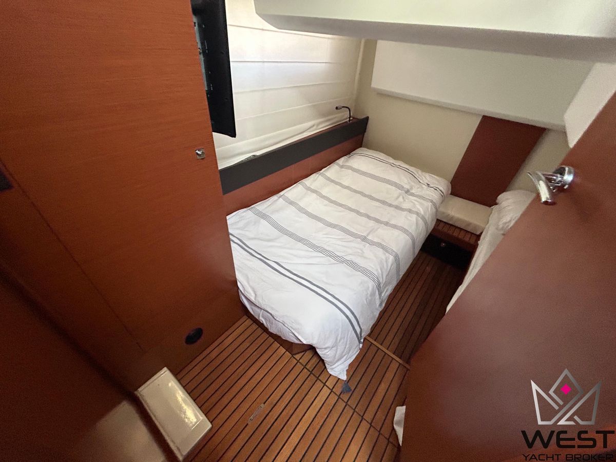 2013 Jeanneau 45 