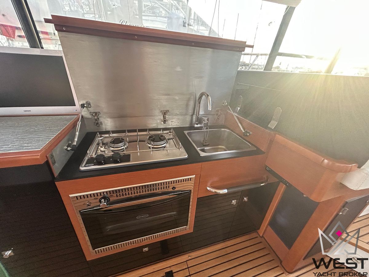 2013 Jeanneau 45 