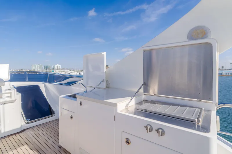 Suzie N Me Yacht Photos Pics 