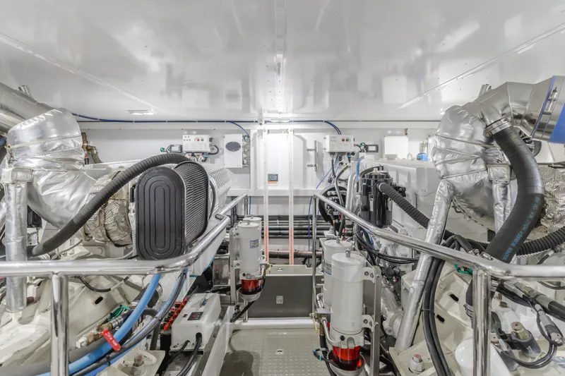 Suzie N Me Yacht Photos Pics 