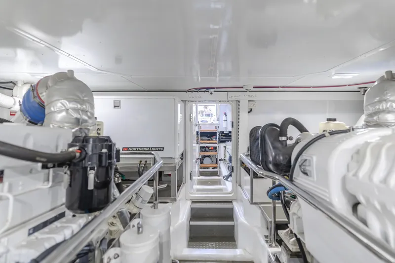 Suzie N Me Yacht Photos Pics 