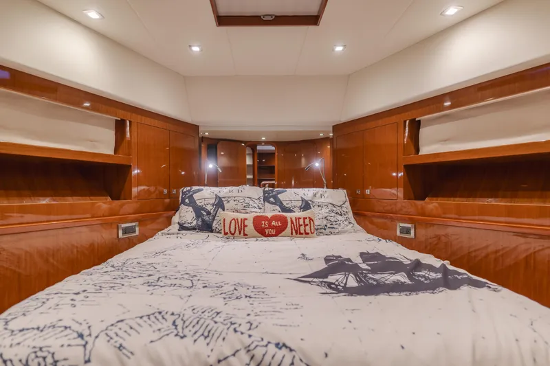 Suzie N Me Yacht Photos Pics 