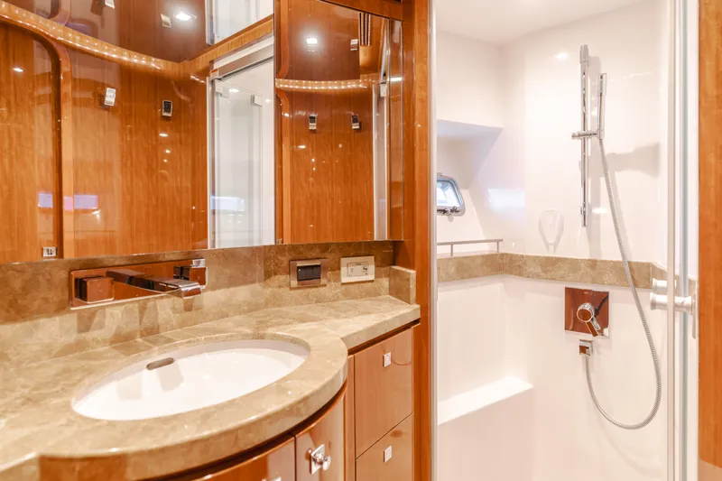 Suzie N Me Yacht Photos Pics 