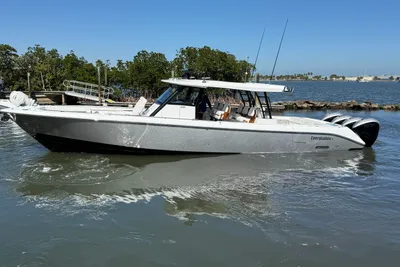 Everglades 455 Center Console