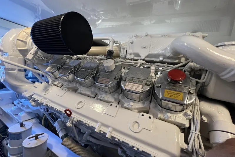 Silent Partner Yacht Photos Pics Viking 52 SILENT PARTNER - Engine Room