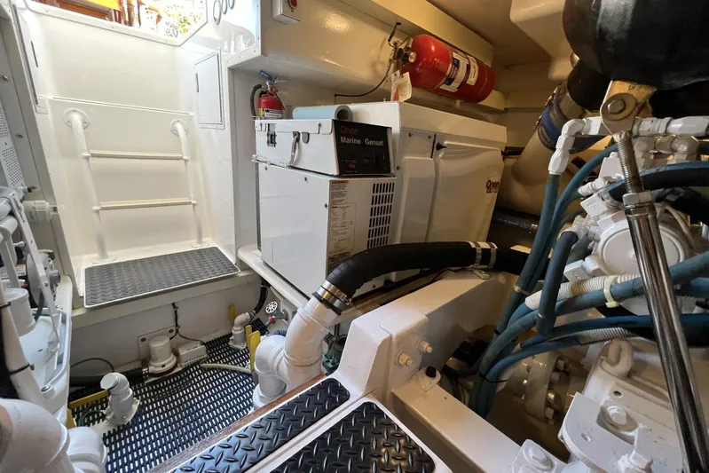 Silent Partner Yacht Photos Pics Viking 52 SILENT PARTNER - Engine Room