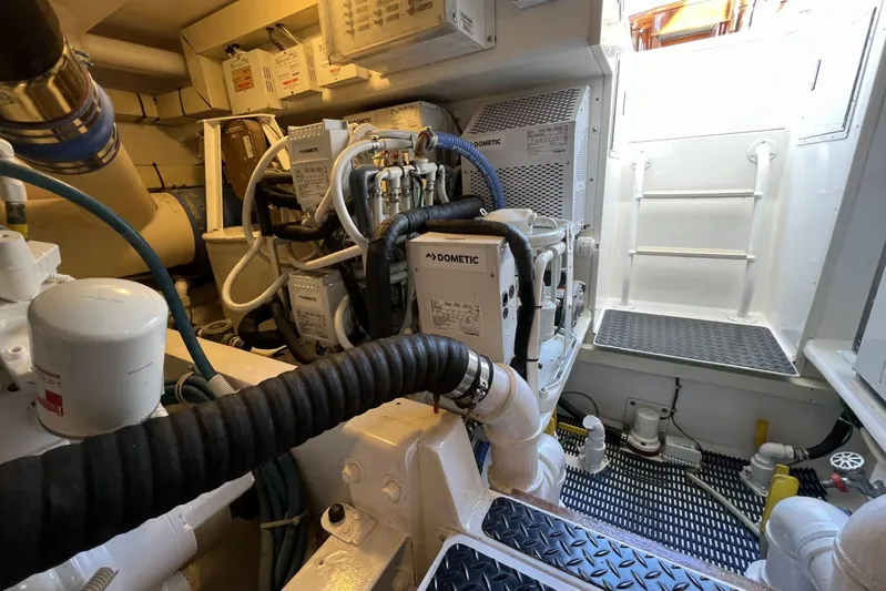 Silent Partner Yacht Photos Pics Viking 52 SILENT PARTNER - Engine Room