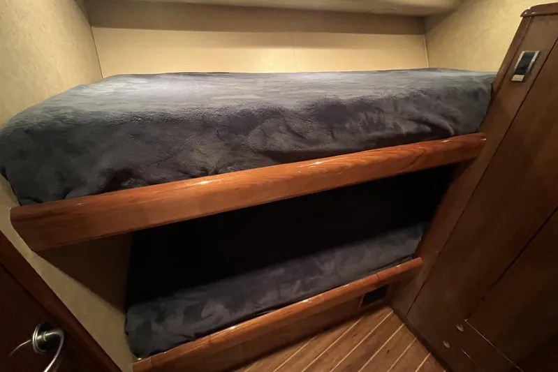 Silent Partner Yacht Photos Pics Viking 52 SILENT PARTNER - Guest Cabin