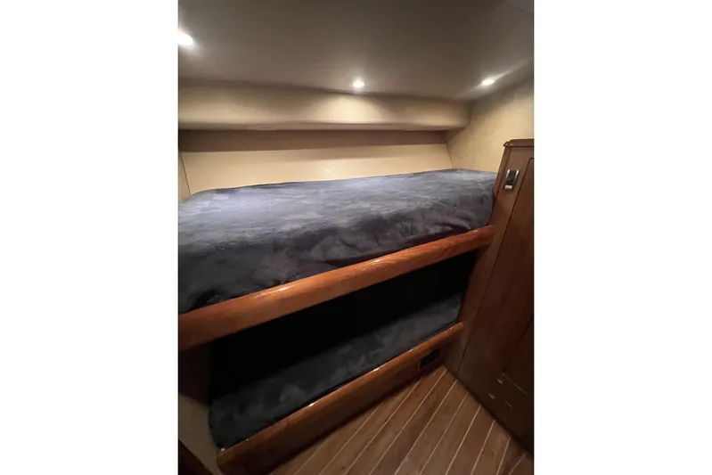 Silent Partner Yacht Photos Pics Viking 52 SILENT PARTNER - Guest Cabin