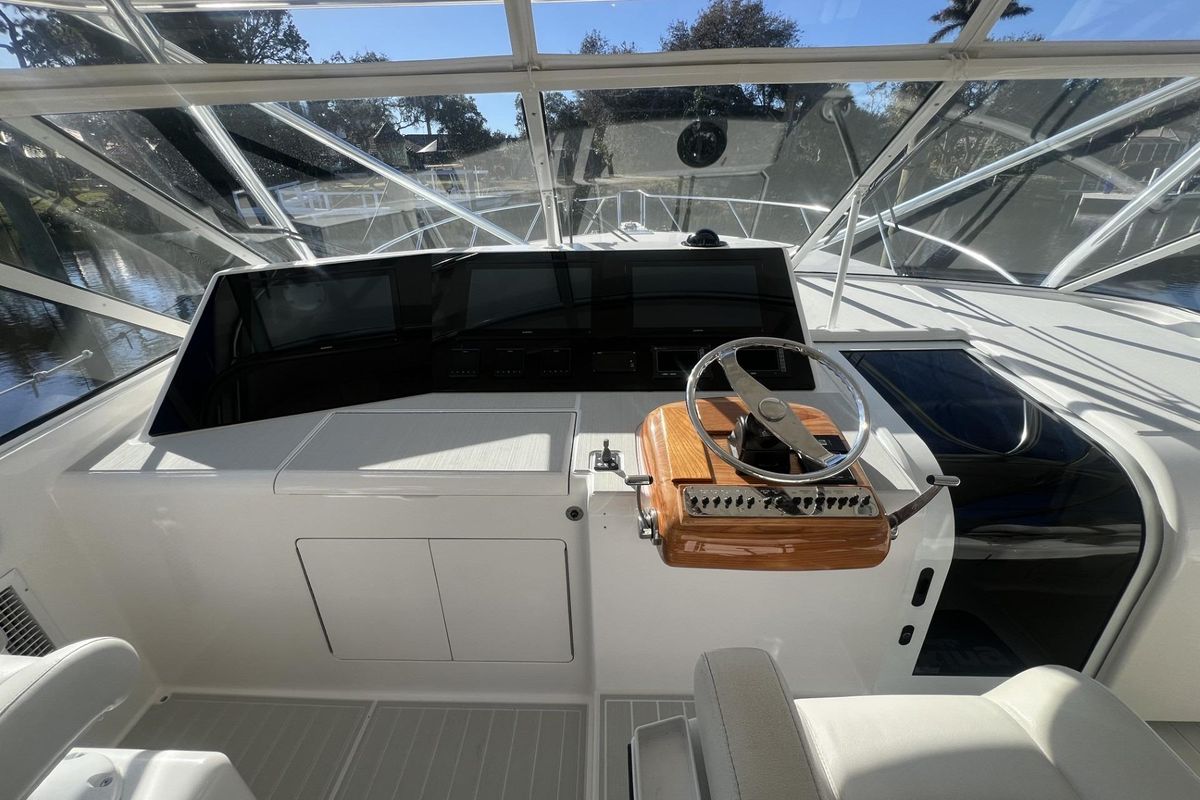2007 Viking 52 
