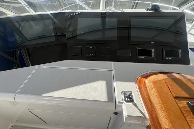 Silent Partner Yacht Photos Pics Viking 52 SILENT PARTNER - Helm