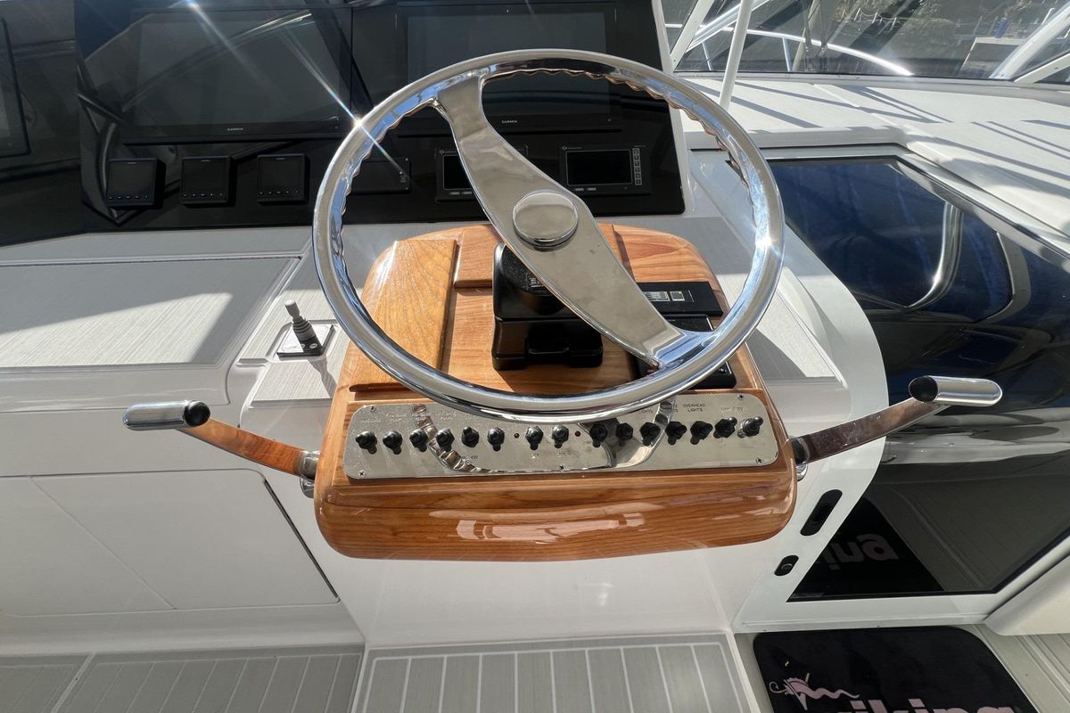 2007 Viking 52 