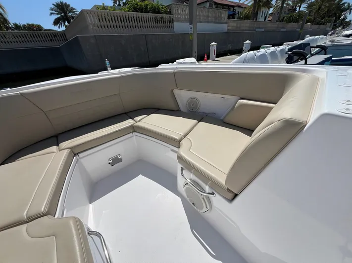  Yacht Photos Pics 2019 Everglades 340 Dual Console- Bow