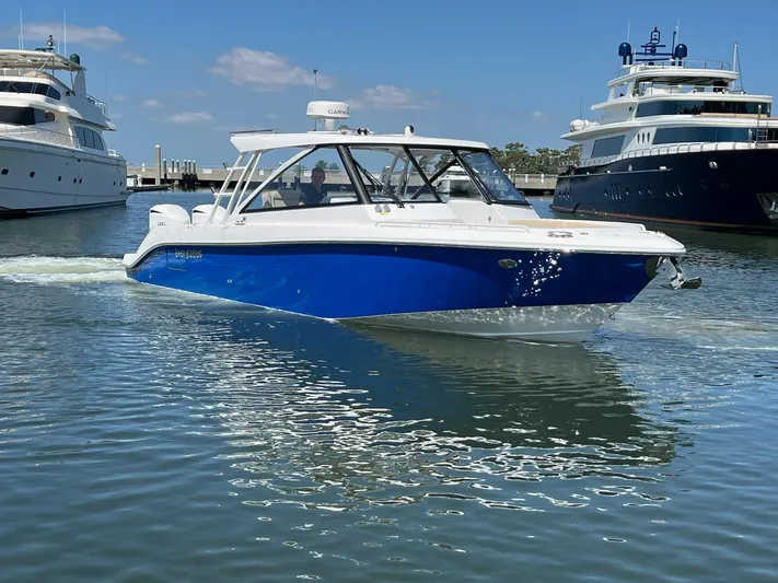  Yacht Photos Pics 2019 Everglades 340 Dual Console