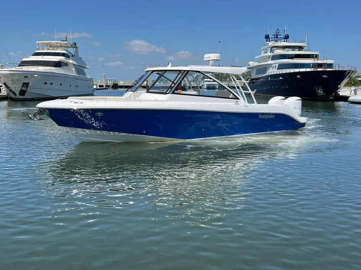  Yacht Photos Pics 2019 Everglades 340 Dual Console