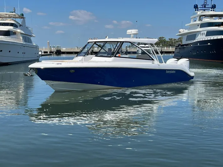  Yacht Photos Pics 2019 Everglades 340 Dual Console