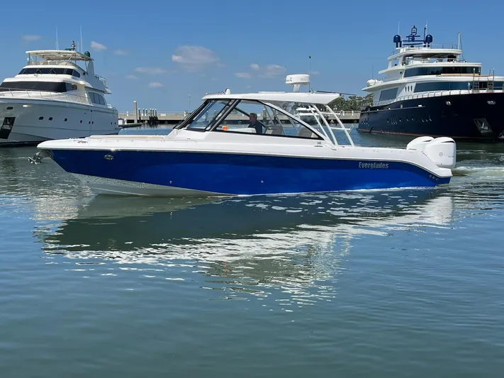  Yacht Photos Pics 2019 Everglades 340 Dual Console