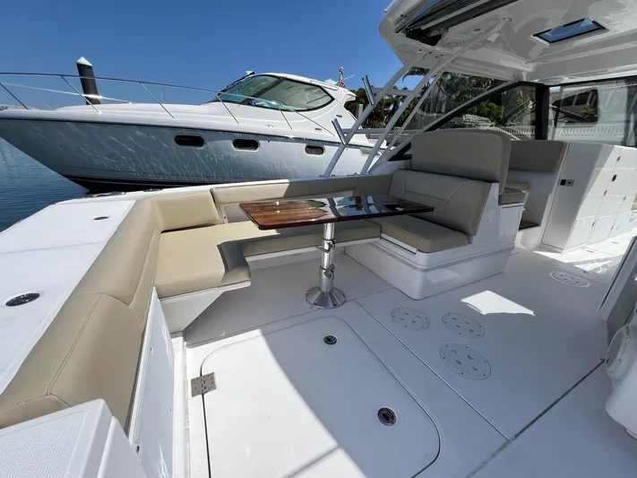 Yacht Photos Pics 2019 Everglades 340 Dual Console- Cockpit