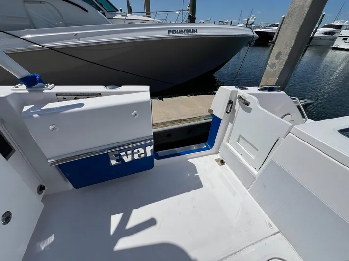  Yacht Photos Pics 2019 Everglades 340 Dual Console- Cockpit