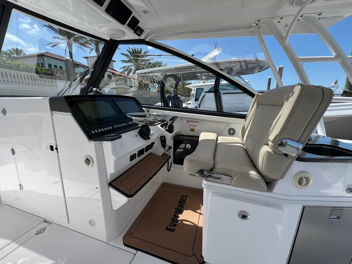  Yacht Photos Pics 2019 Everglades 340 Dual Console- Helm
