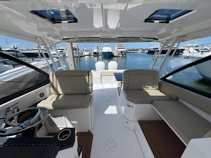  Yacht Photos Pics 2019 Everglades 340 Dual Console- Helm Seating