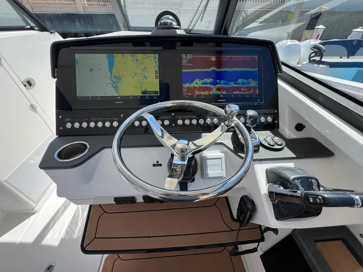  Yacht Photos Pics 2019 Everglades 340 Dual Console-Helm