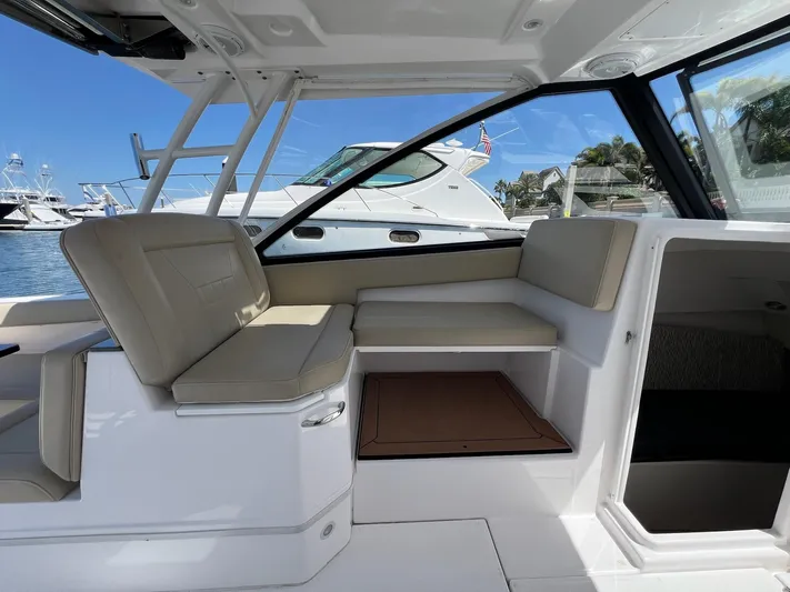  Yacht Photos Pics 2019 Everglades 340 Dual Console- Helm Seating