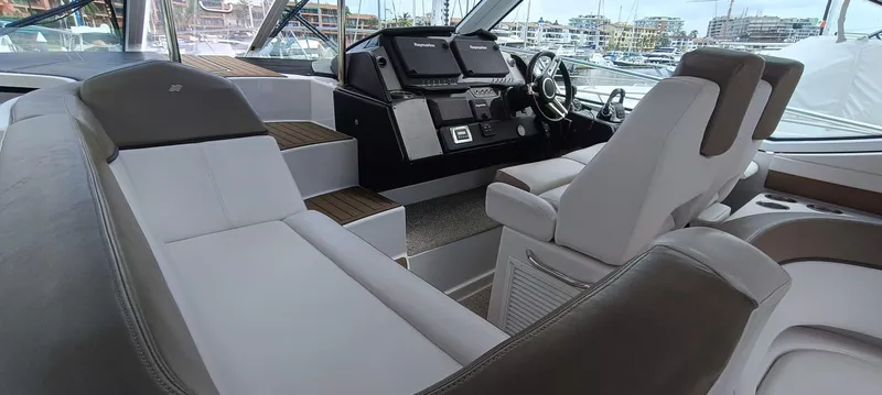 2016 Four Winns H440 Yacht Photos Pics 2016 Four Winns H440 yacht interior with modern helm and luxurious seating.